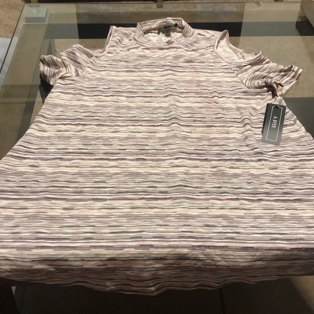 Cold shoulder knit short sleeve